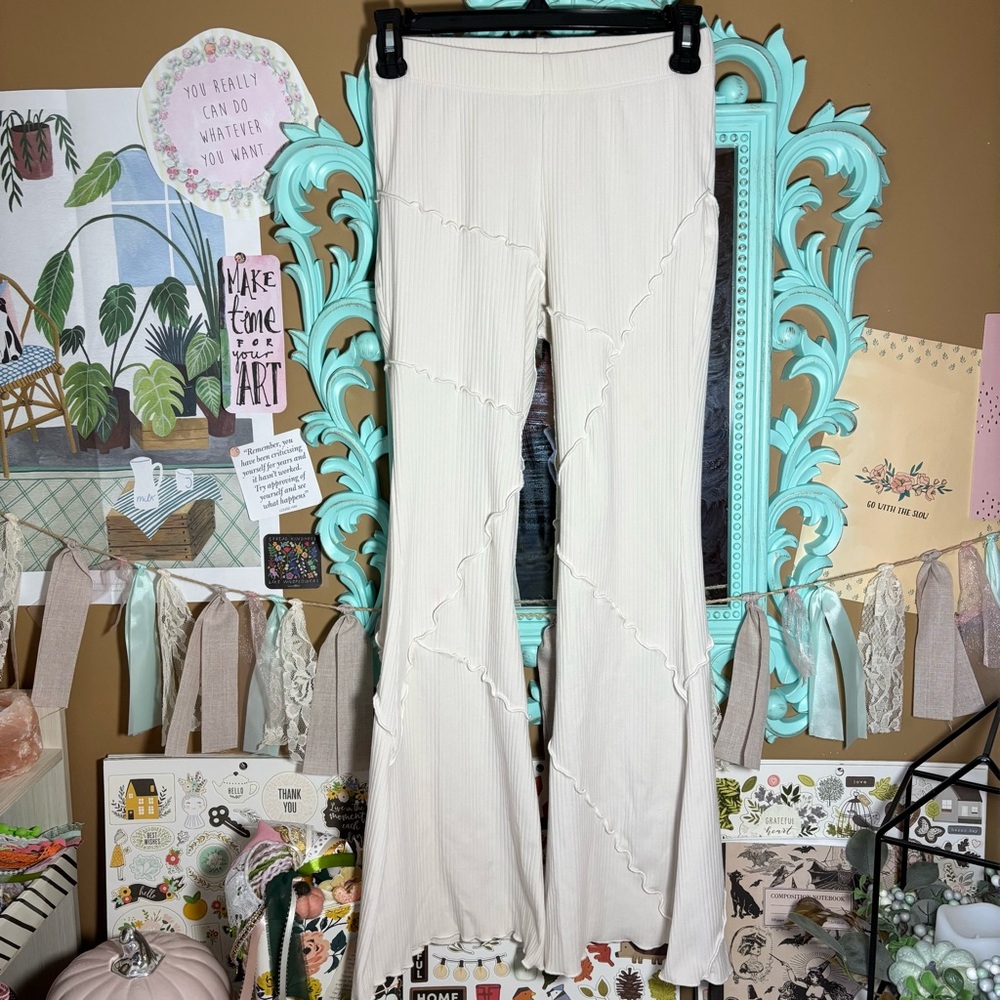 Wild Fable Cream Flare Leg Ribbed Pants Leggings Womens Sz.XS Lettuce Edge Retro